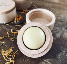 Charger l'image dans la galerie, Baume à lèvres naturel, écologique, soins corporels, cosmétiques naturels, calendule, fait quebec